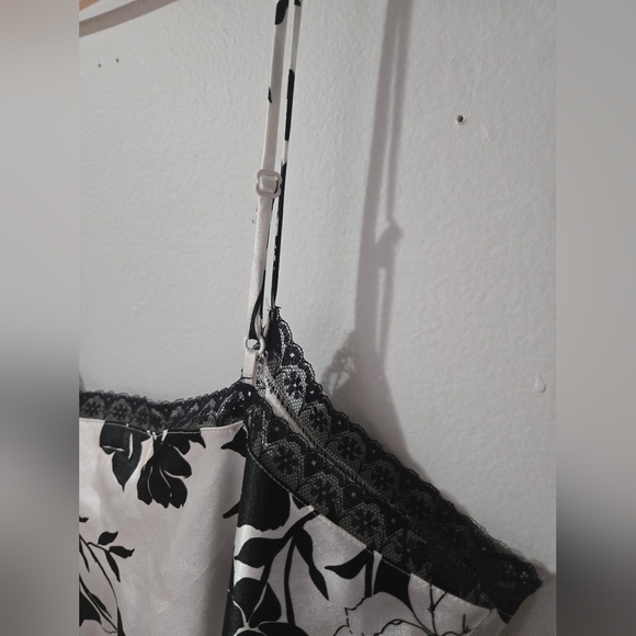 Victoria’s Secret Babydoll Front Tie Closure Floral White Black Lace Large Y2K - Picture 5 of 6